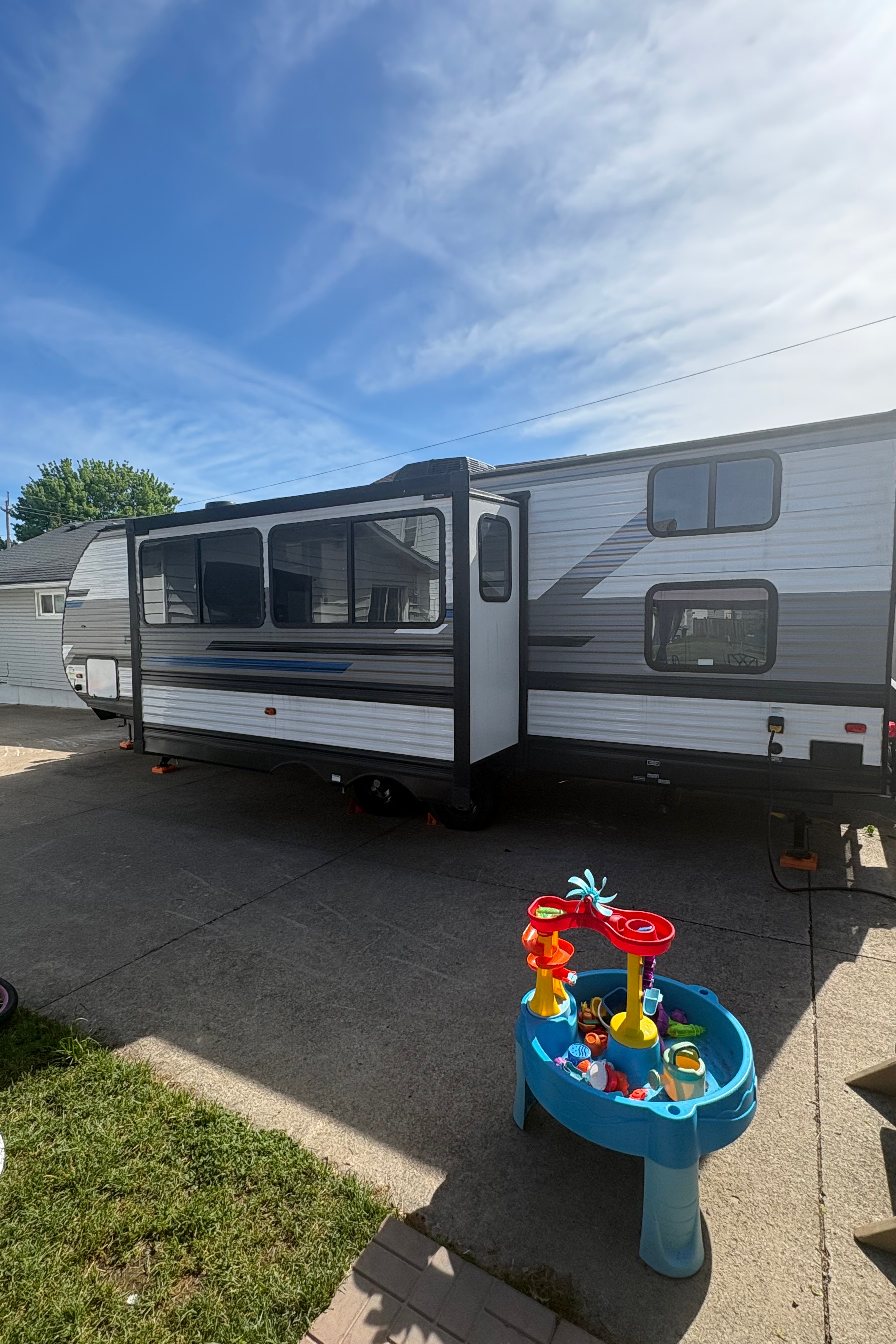 Vincenzo's Heartland Pioneer bh270 Travel Trailer