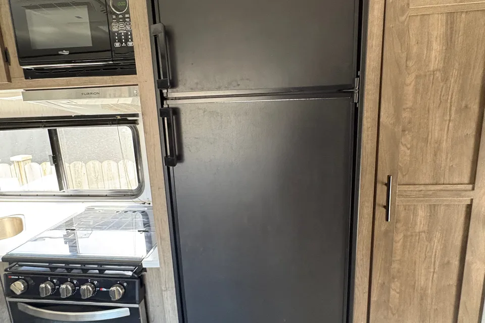 Vincenzo's Heartland Pioneer bh270 Travel Trailer