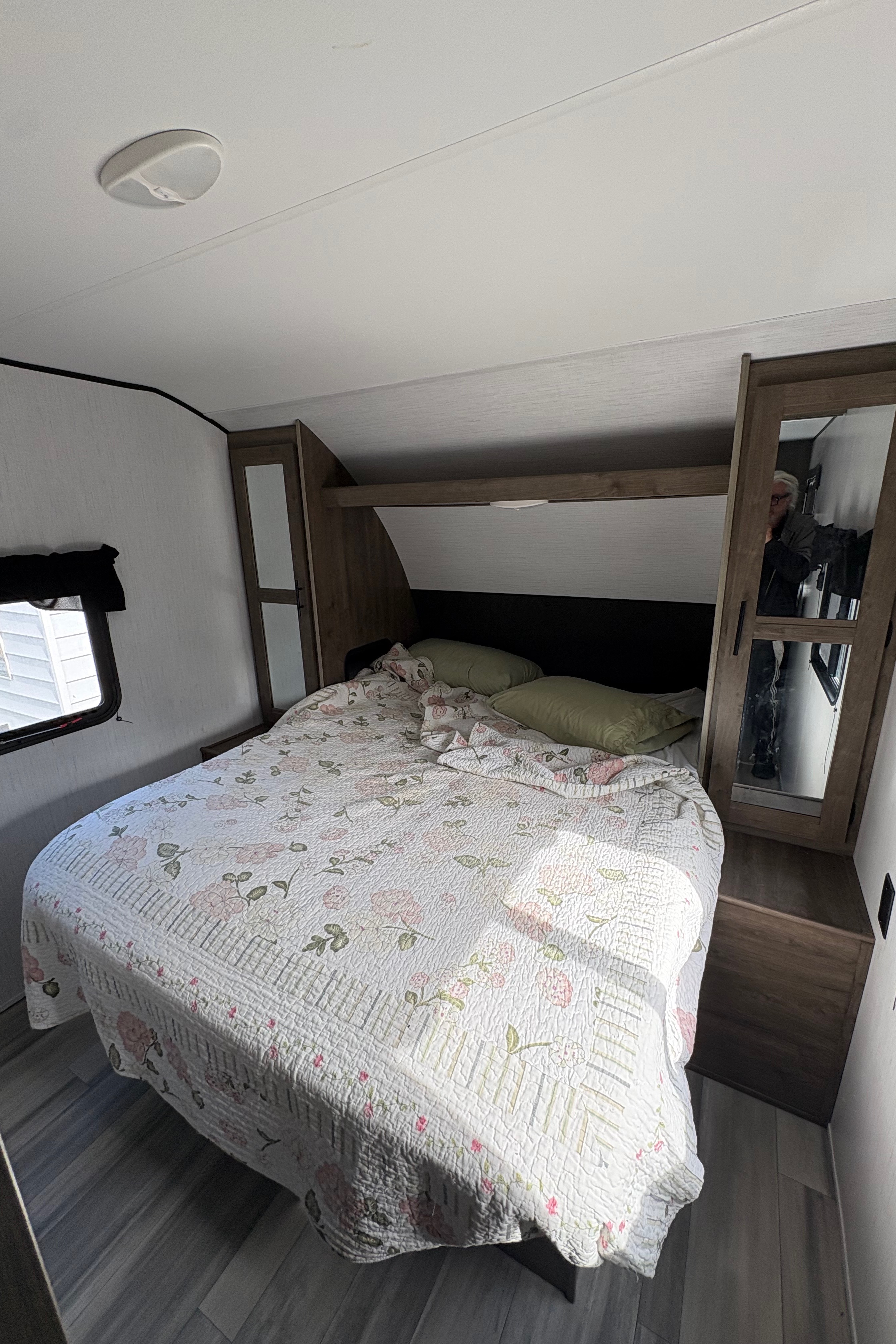 Vincenzo's Heartland Pioneer bh270 Travel Trailer