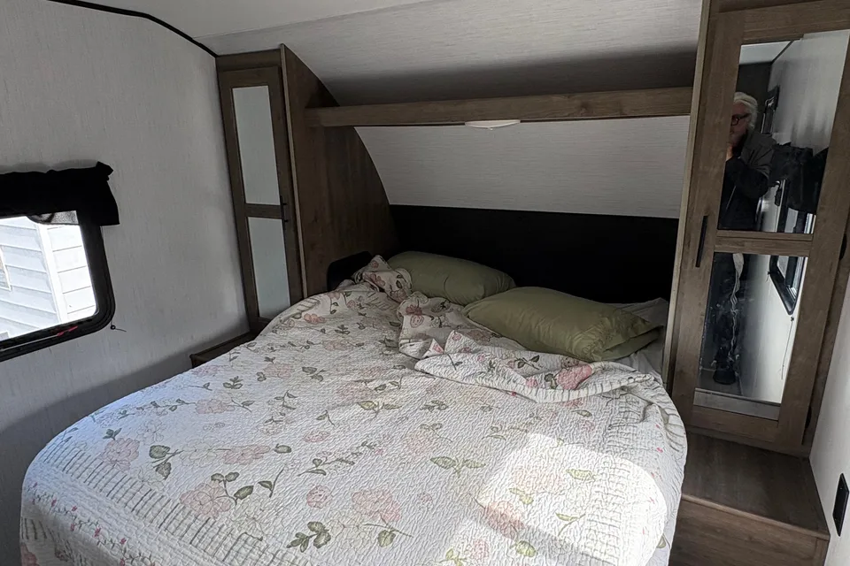 Vincenzo's Heartland Pioneer bh270 Travel Trailer