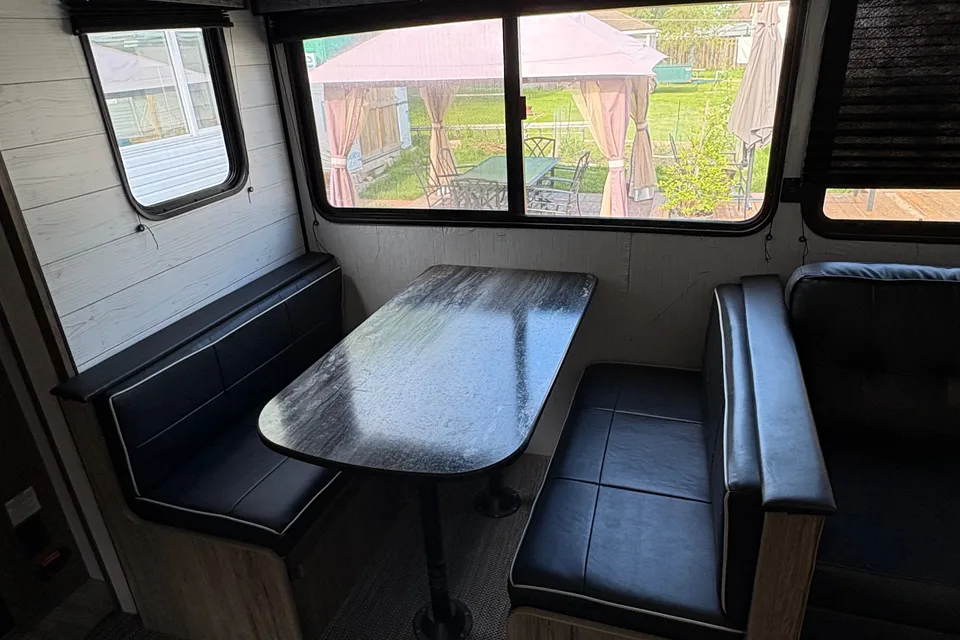 Vincenzo's Heartland Pioneer bh270 Travel Trailer