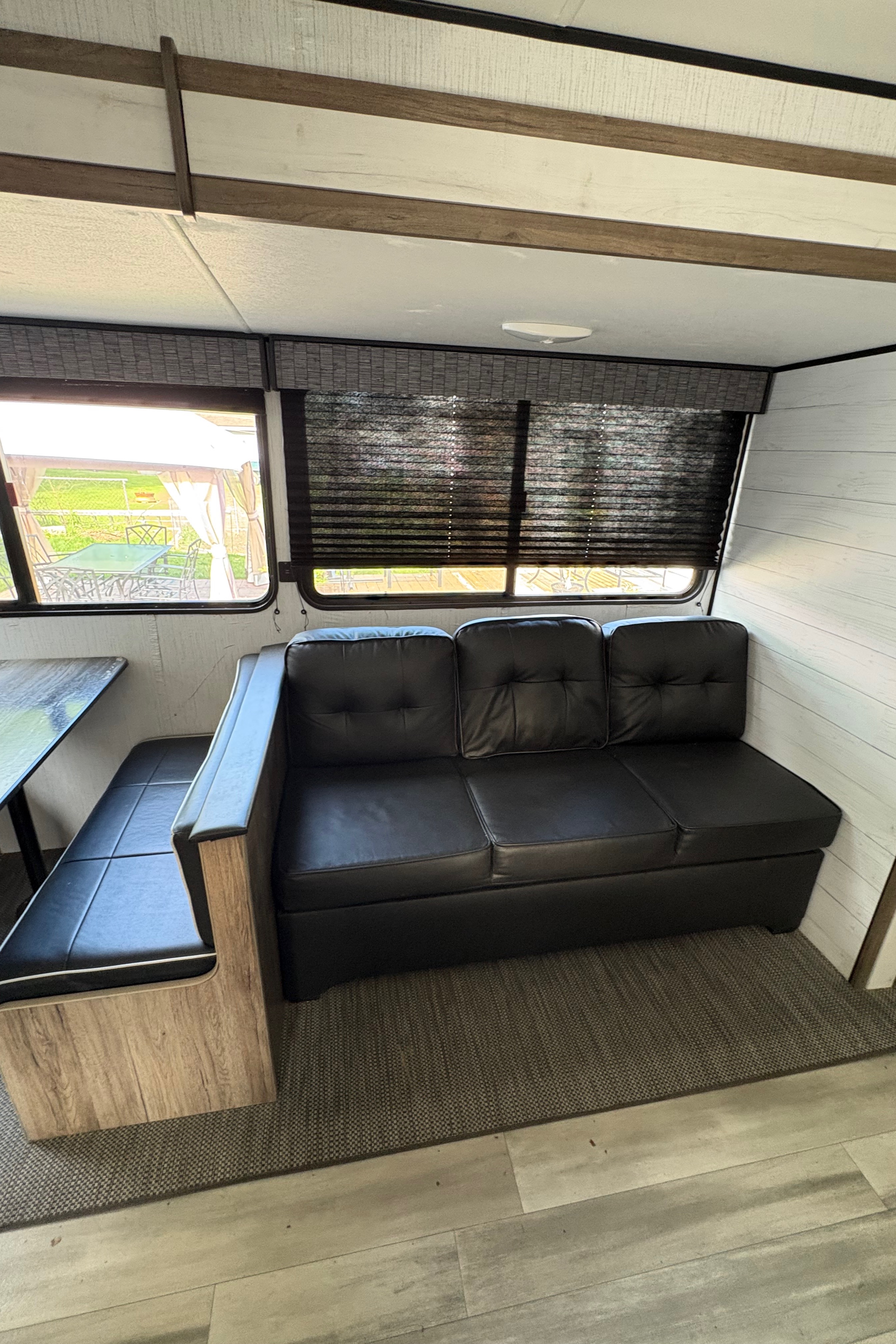 Vincenzo's Heartland Pioneer bh270 Travel Trailer