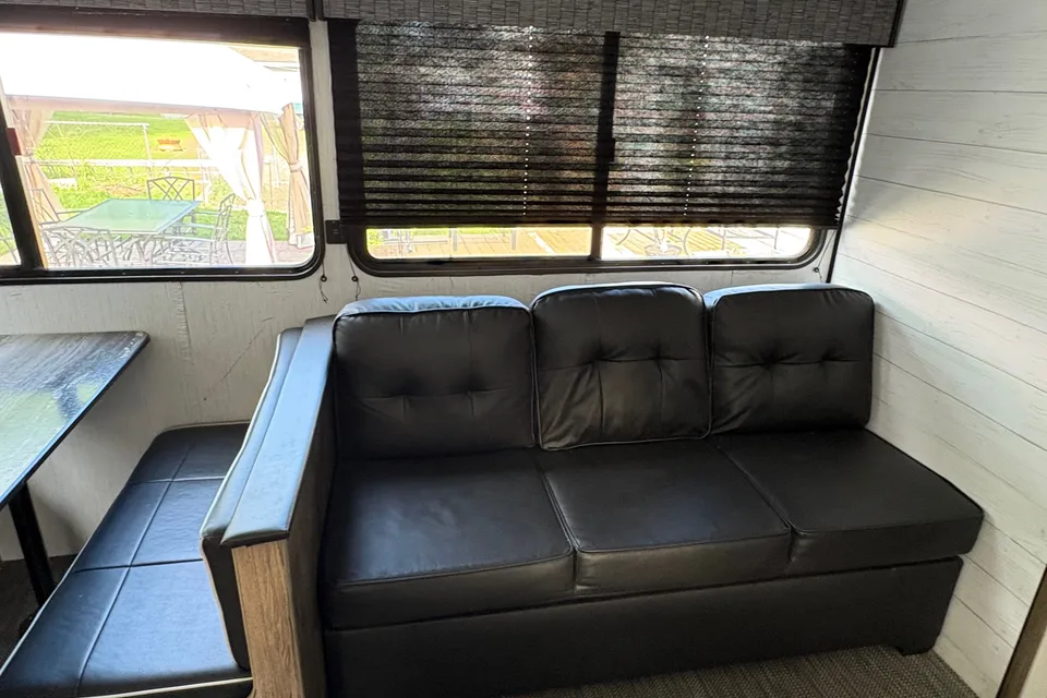 Vincenzo's Heartland Pioneer bh270 Travel Trailer