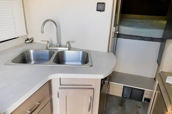 2020 Adventurer 86fb truckCamper