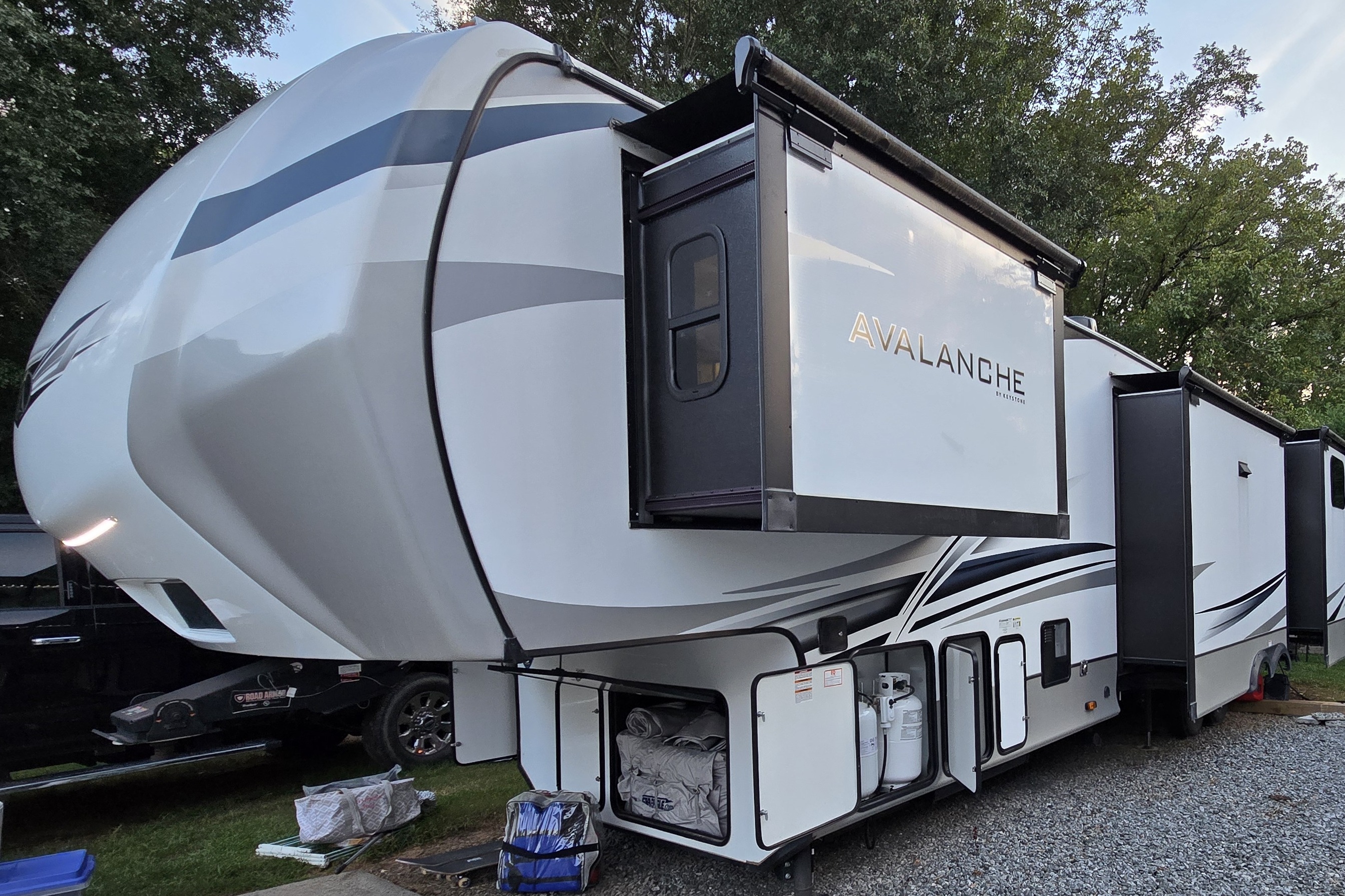 2024 Keystone Avalanche Fifth Wheel