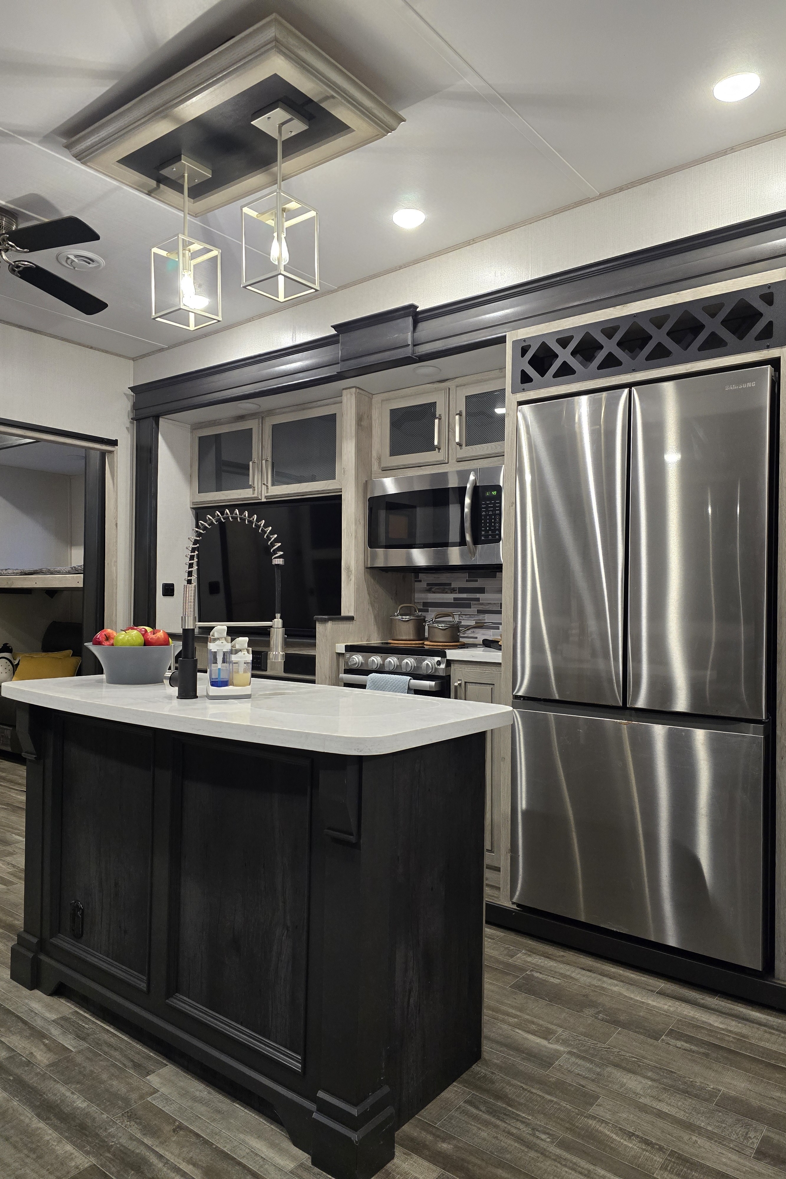 2024 Keystone Avalanche Fifth Wheel