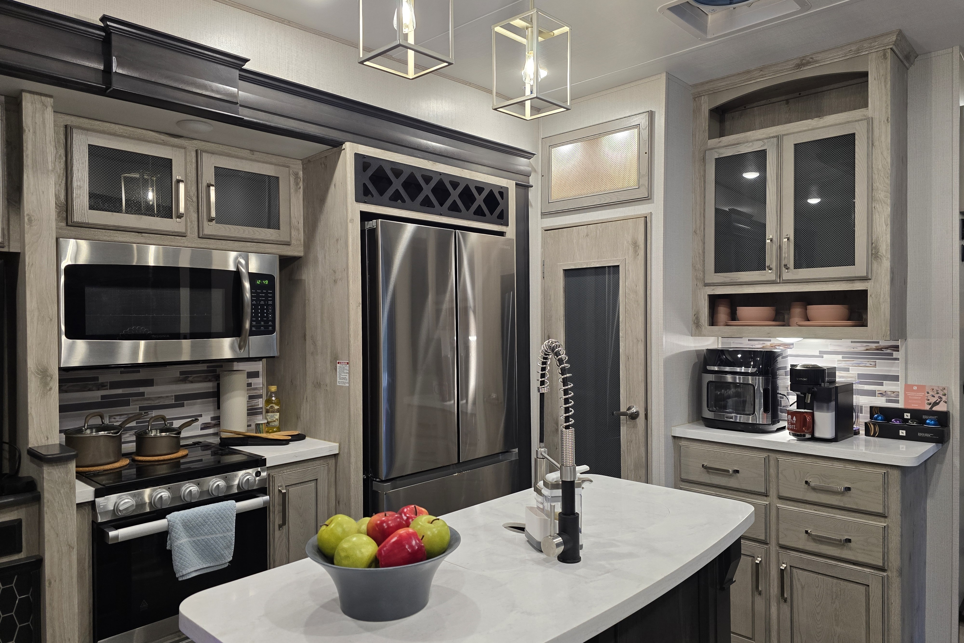 2024 Keystone Avalanche Fifth Wheel