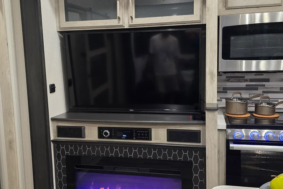 2024 Keystone Avalanche Fifth Wheel
