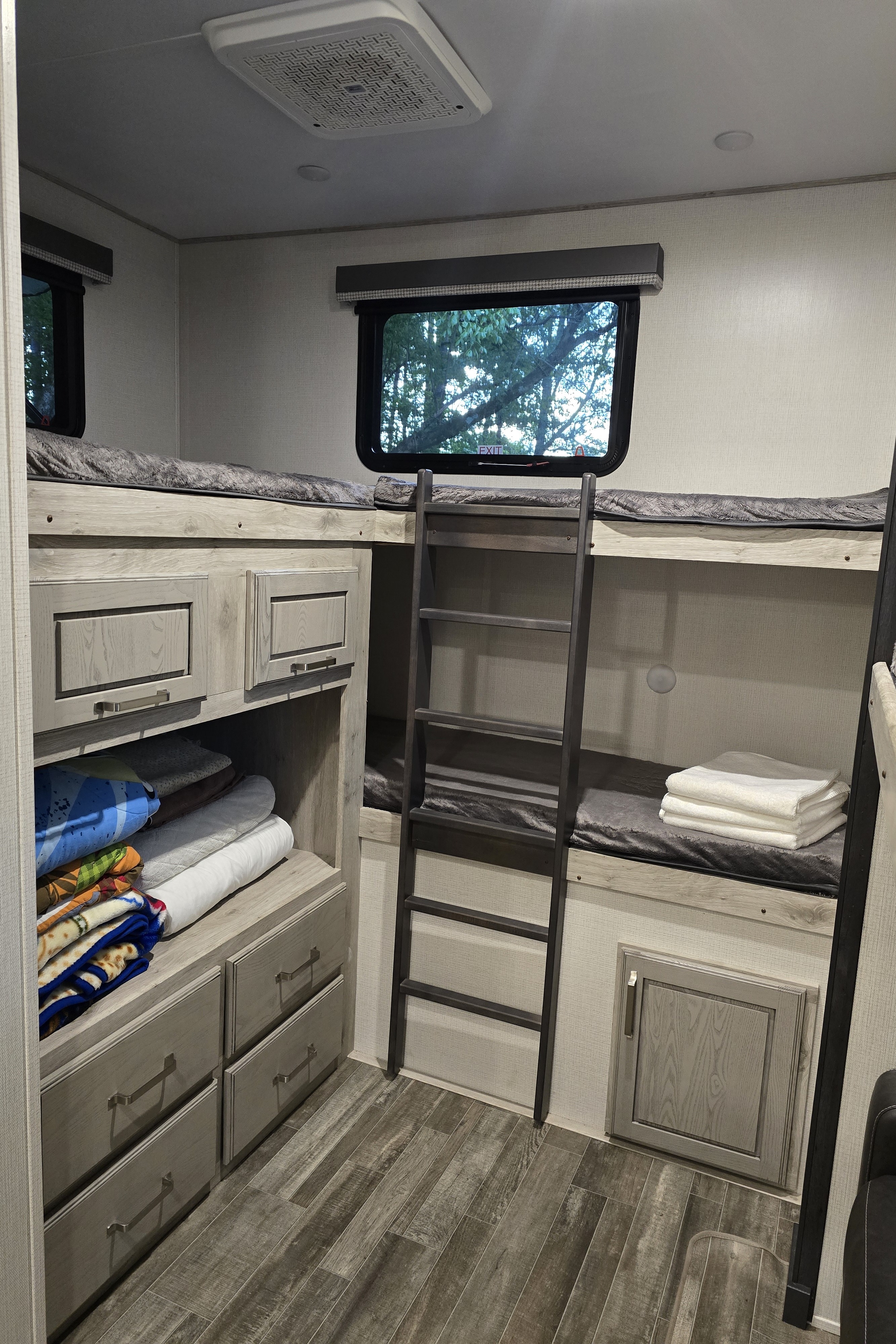 2024 Keystone Avalanche Fifth Wheel
