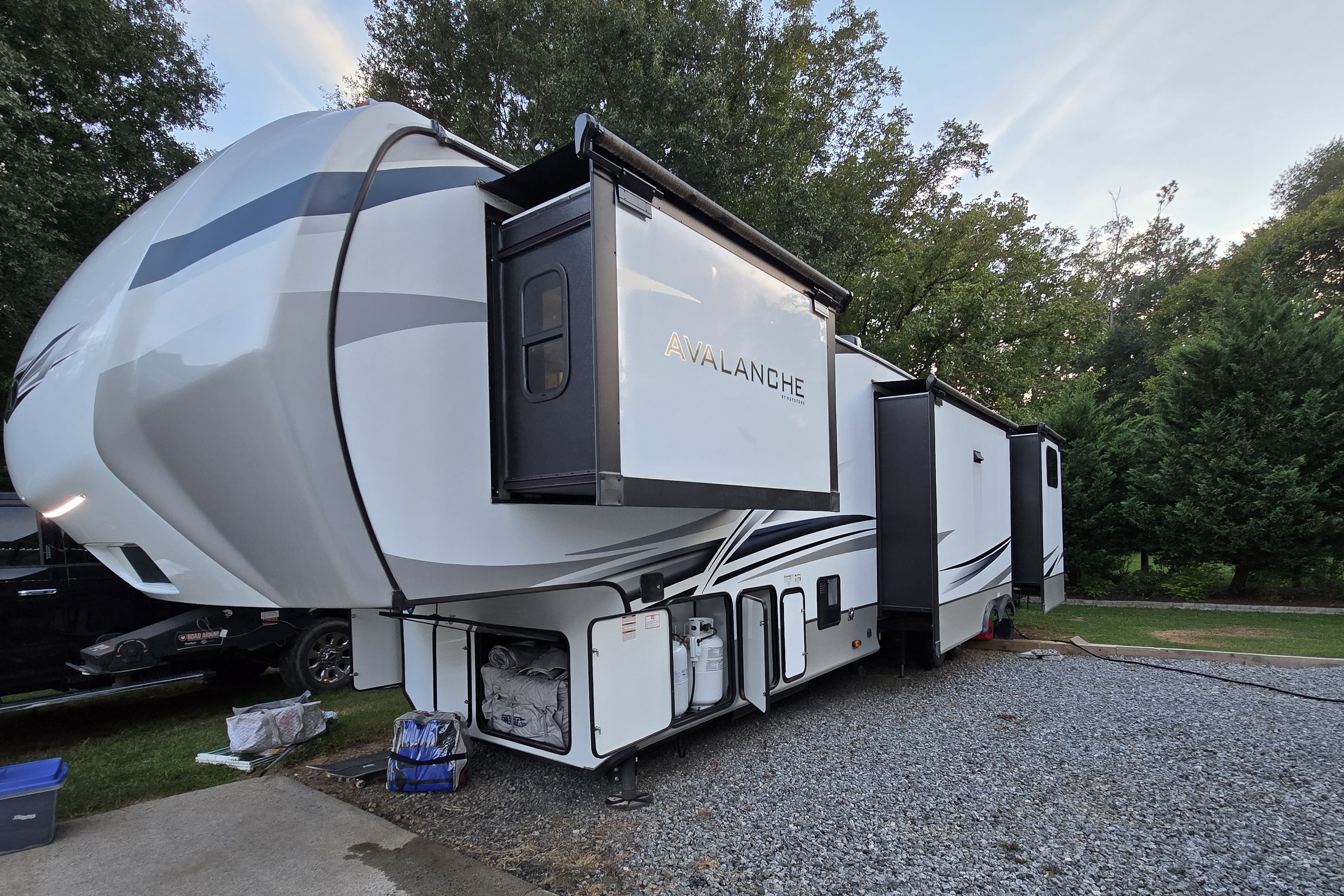 2024 Keystone Avalanche Fifth Wheel