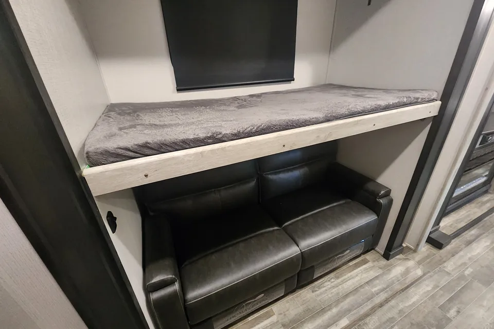 2024 Keystone Avalanche Fifth Wheel