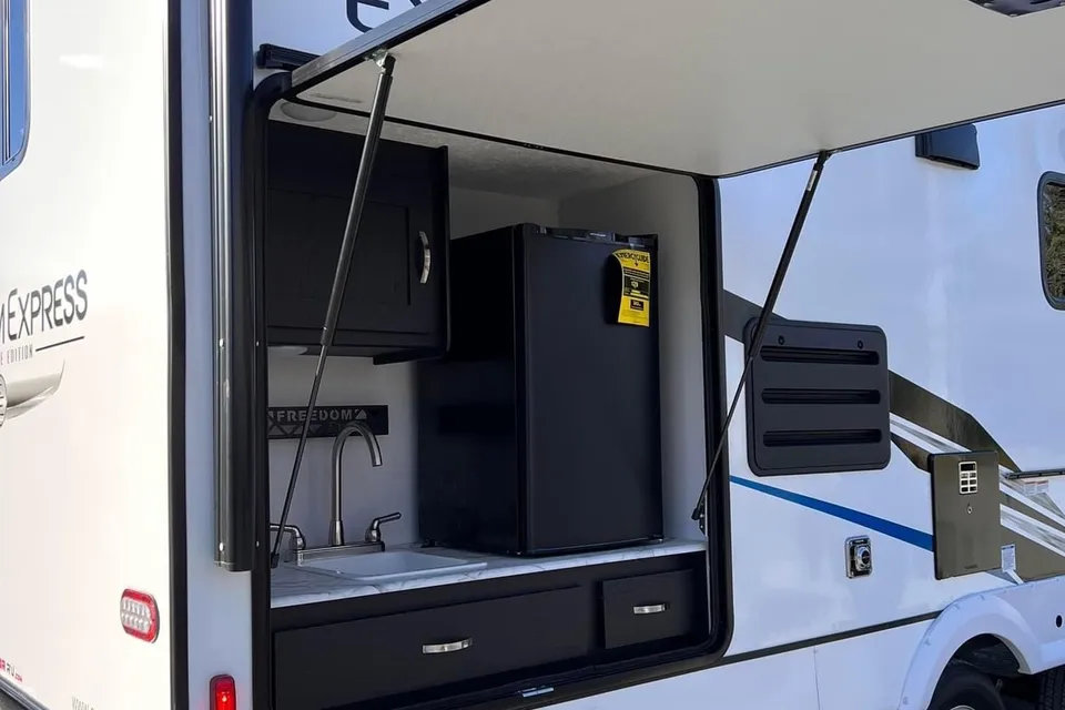 Shane’s Coachmen Express