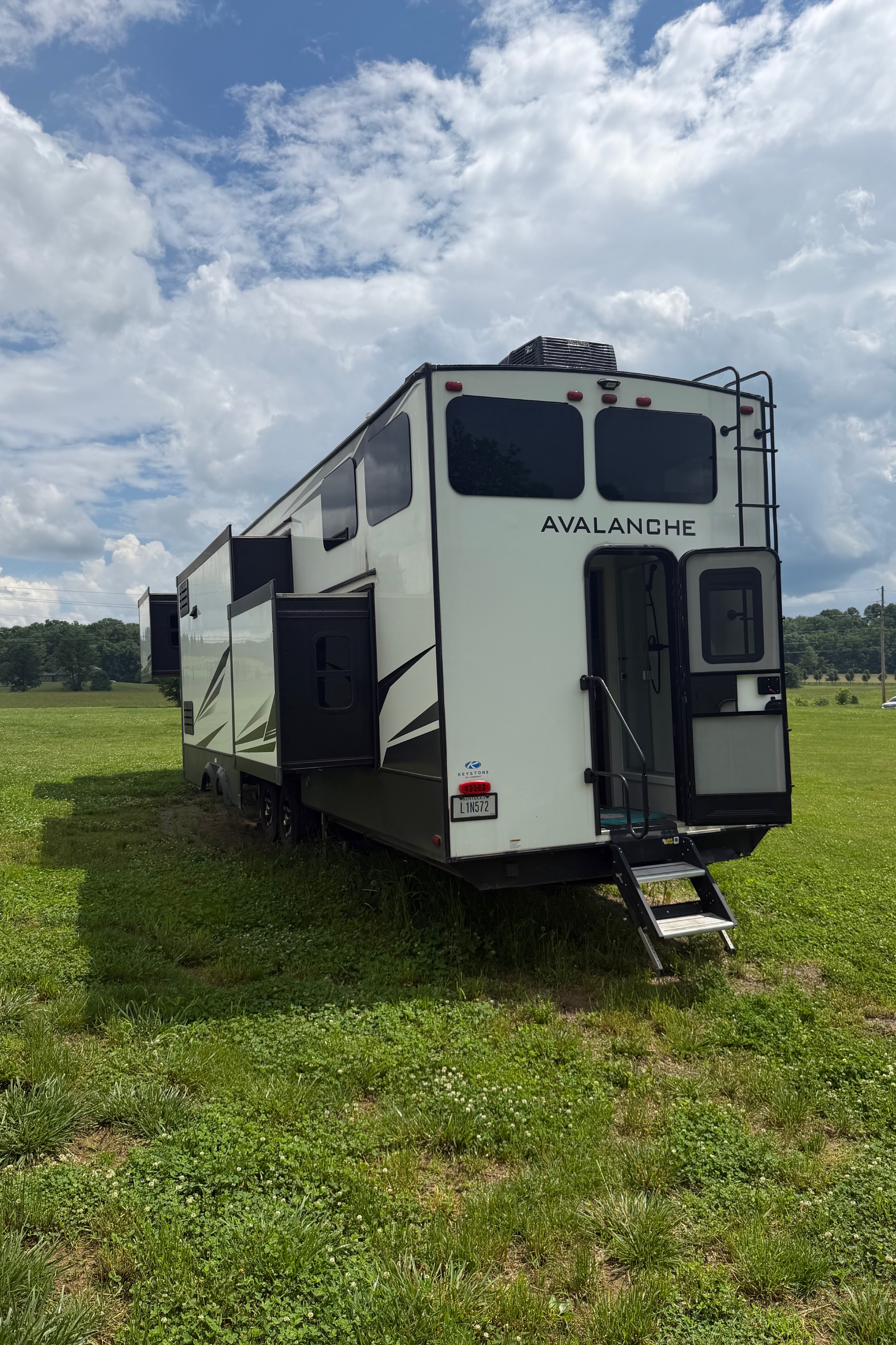 Charles's Keystone Avalanche 390 DS Fifth Wheel