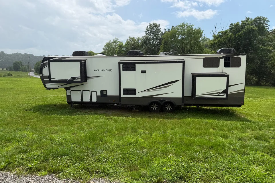 Charles's Keystone Avalanche 390 DS Fifth Wheel