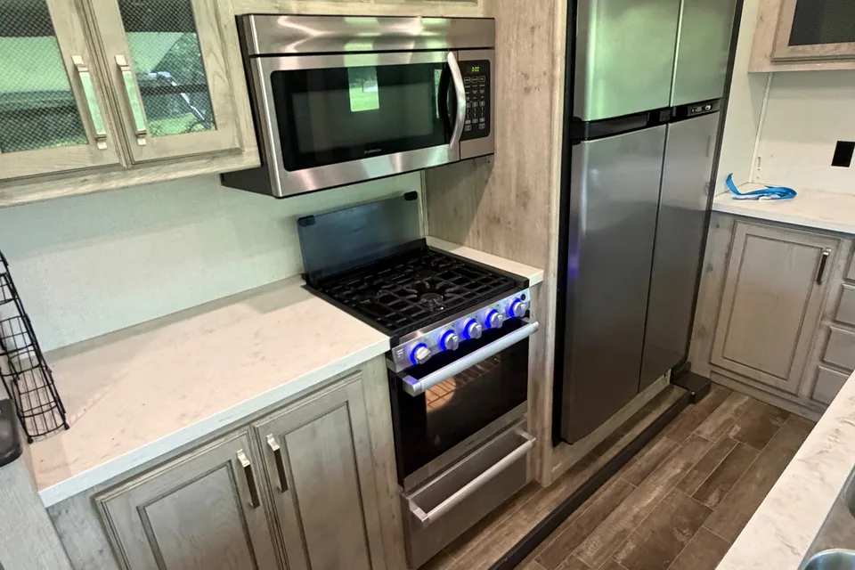Charles's Keystone Avalanche 390 DS Fifth Wheel