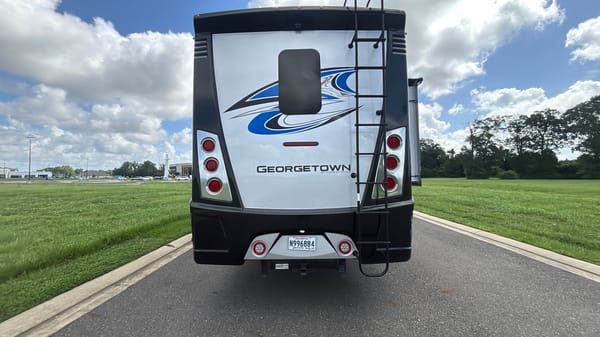 Luxury 2022 Georgetown GT7-Travel and Camp in style