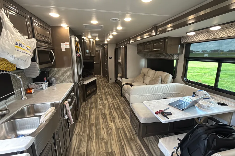 Luxury 2022 Georgetown  GT7-Travel and Camp in style