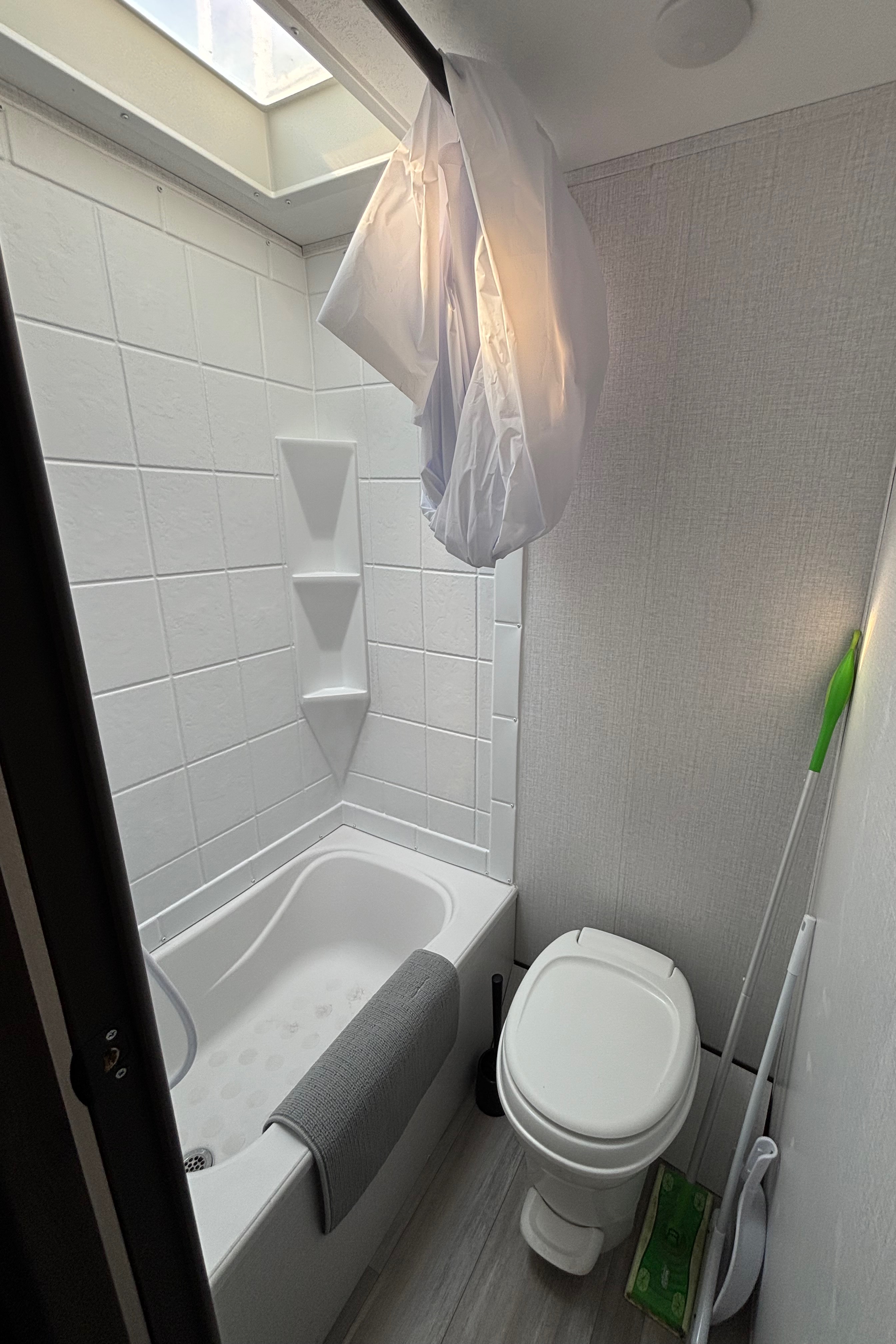 Family-Friendly Viking 17BH | Sleeps 5 | Pet Friendly | Delivery Available
