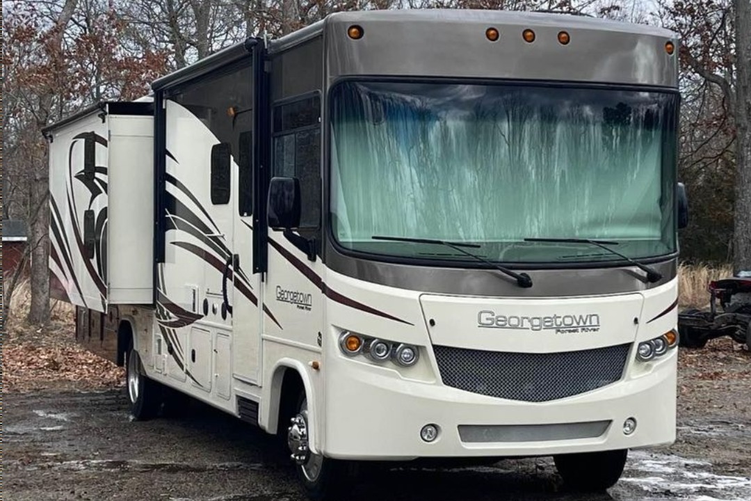 Family adventures! Forest River 364TS Class A