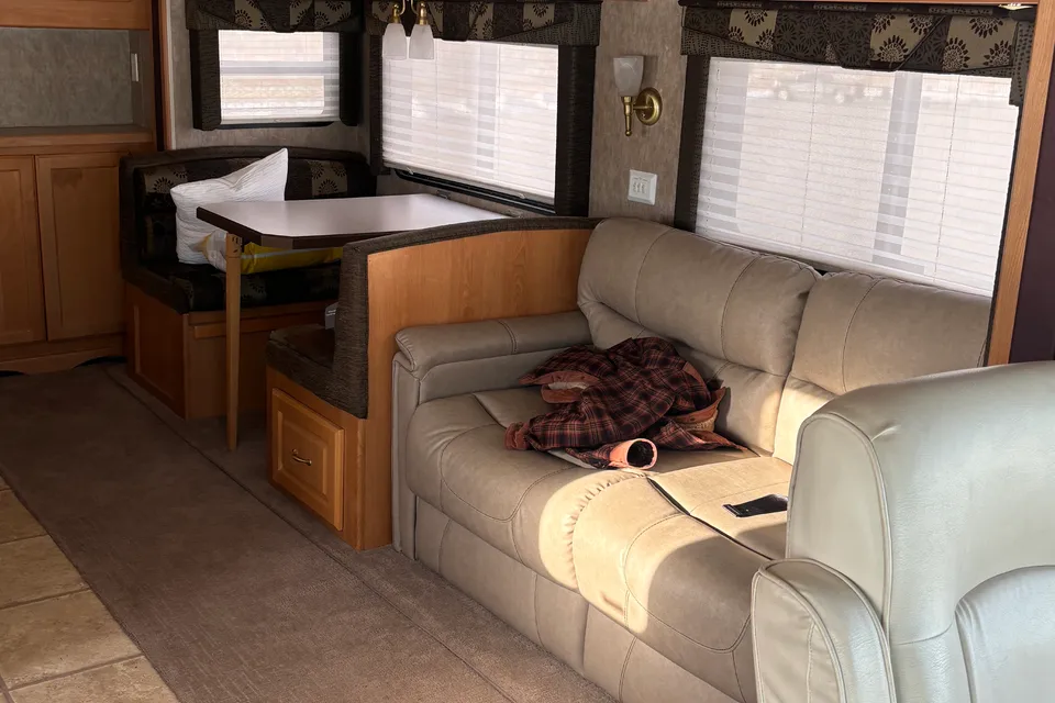 Eric's Monaco Holiday Rambler 37 Class A