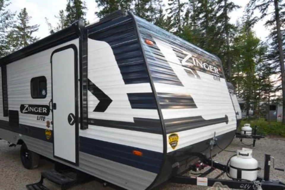 The ZEN Zinger Travel Trailer Like New!