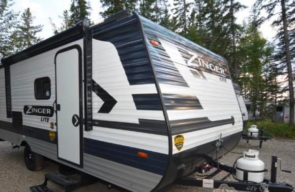 The ZEN Zinger Travel Trailer Like New!