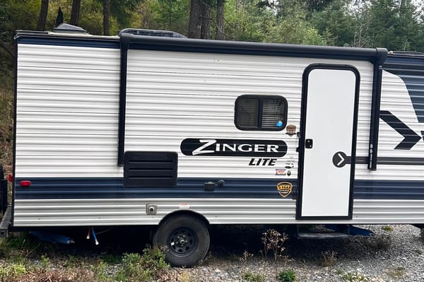 The ZEN Zinger Travel Trailer Like New!