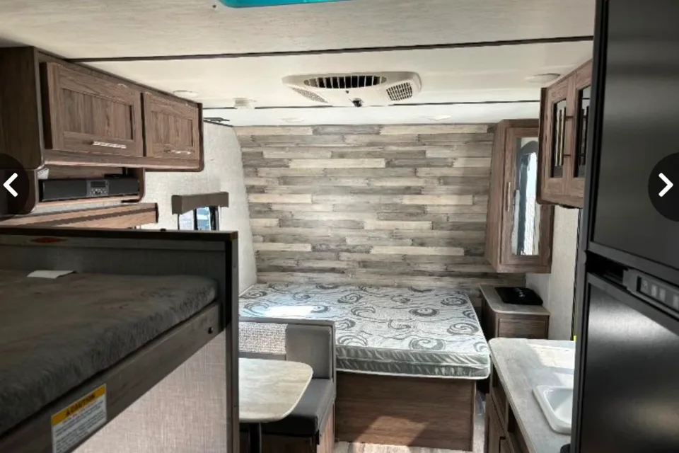 The ZEN Zinger Travel Trailer Like New!