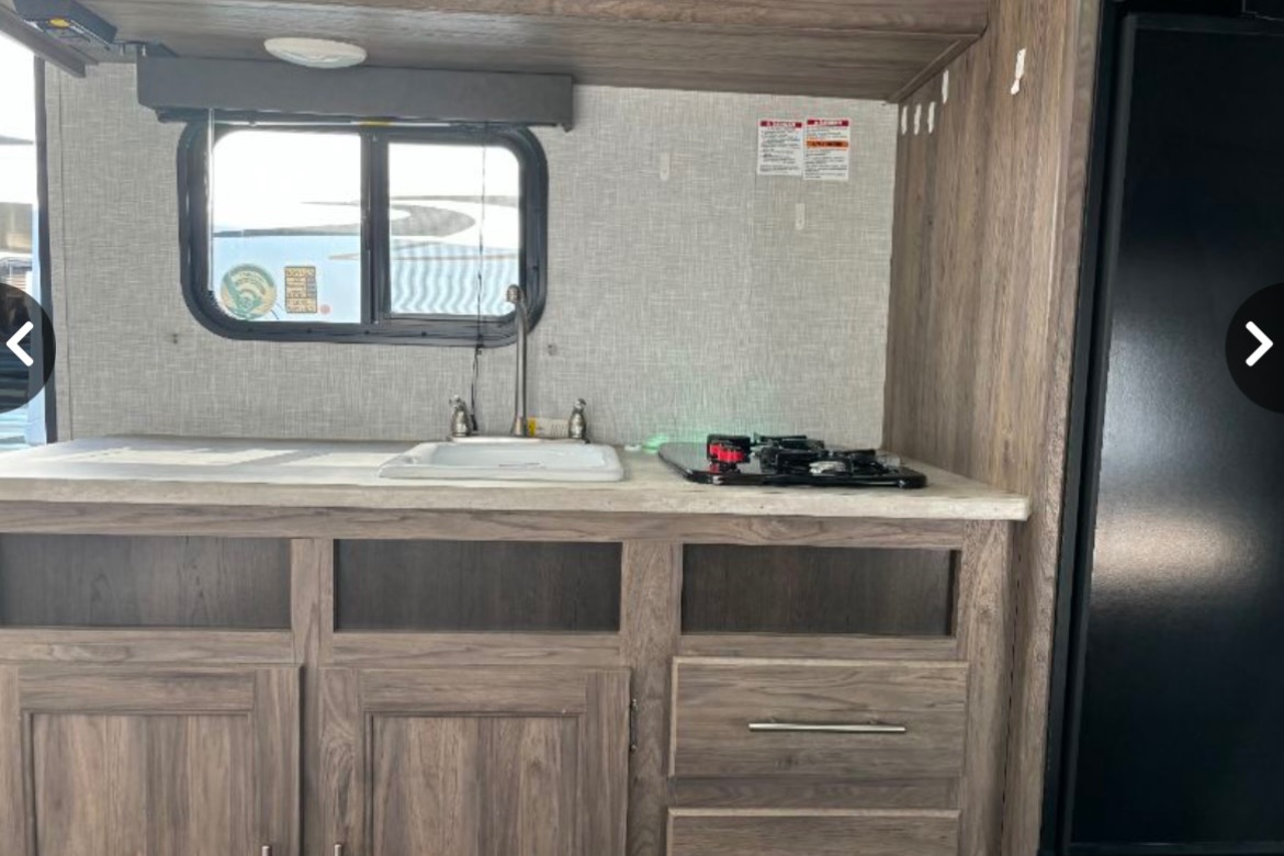 The ZEN Zinger Travel Trailer Like New!