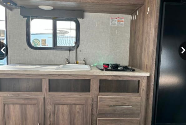 The ZEN Zinger Travel Trailer Like New!