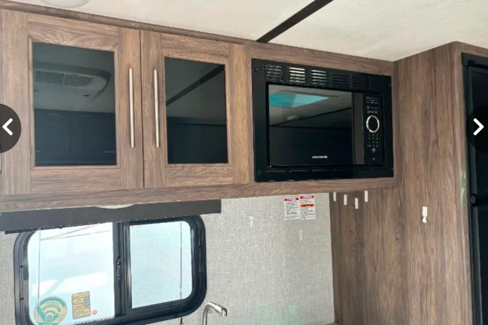 The ZEN Zinger Travel Trailer Like New!