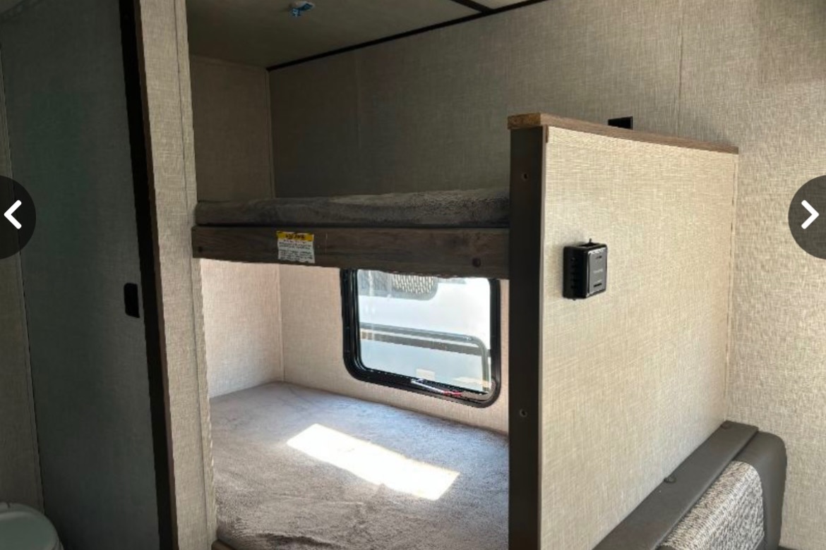 The ZEN Zinger Travel Trailer Like New!
