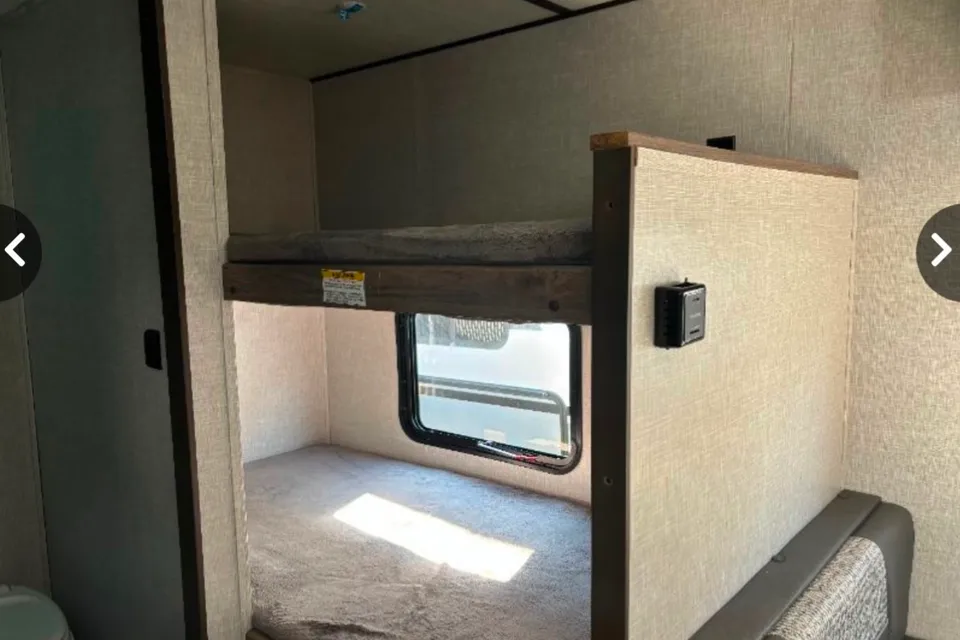 The ZEN Zinger Travel Trailer Like New!