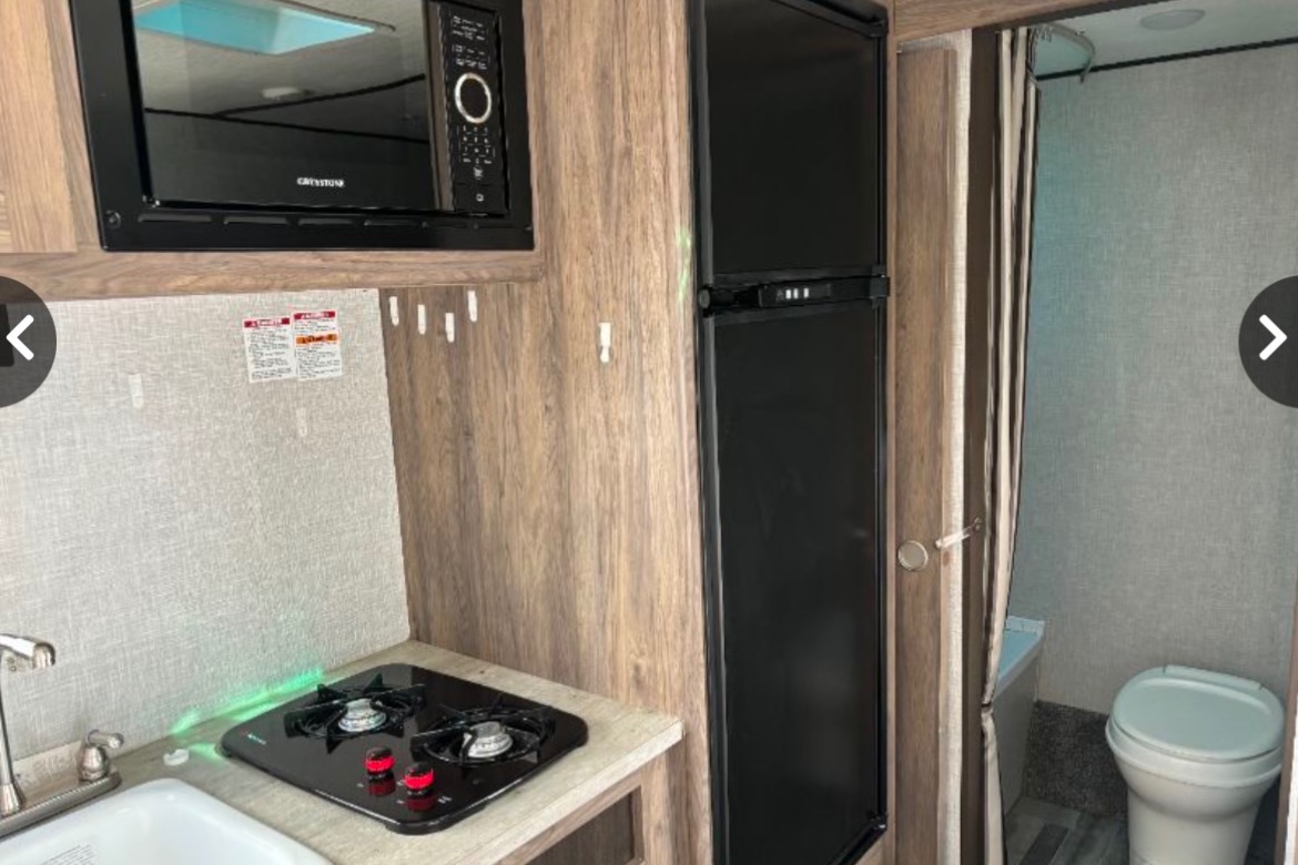 The ZEN Zinger Travel Trailer Like New!