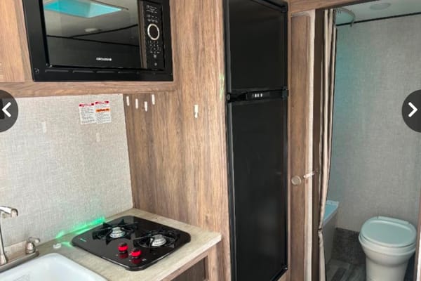 The ZEN Zinger Travel Trailer Like New!