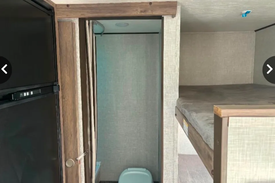 The ZEN Zinger Travel Trailer Like New!