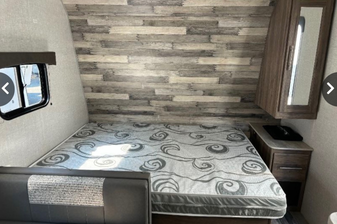 The ZEN Zinger Travel Trailer Like New!