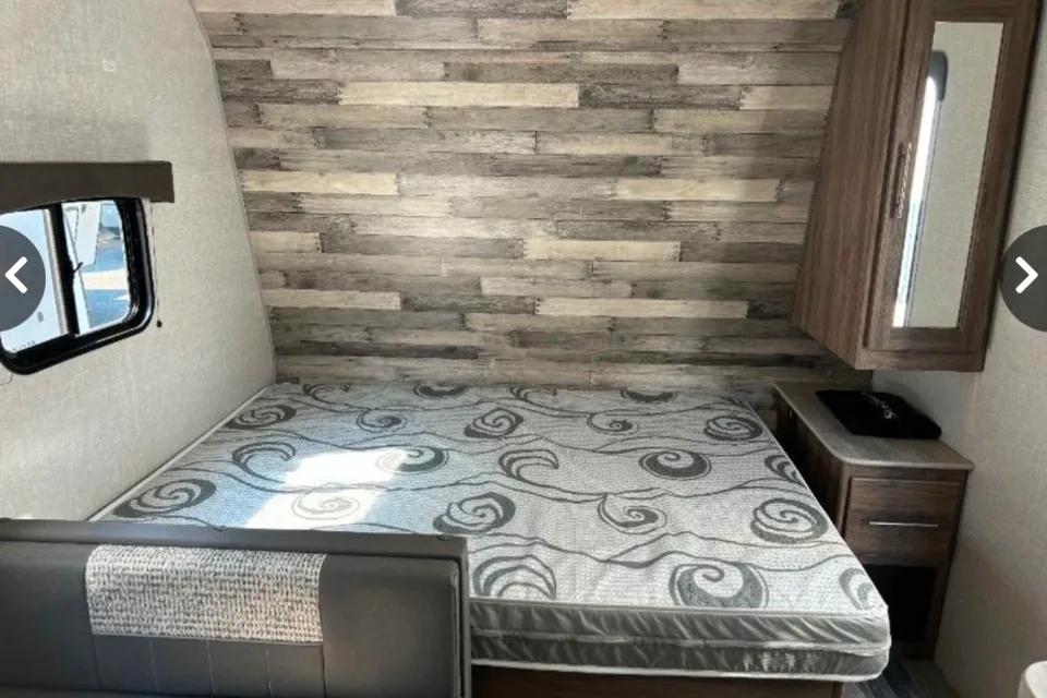 The ZEN Zinger Travel Trailer Like New!