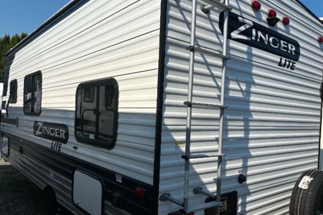 The ZEN Zinger Travel Trailer Like New!