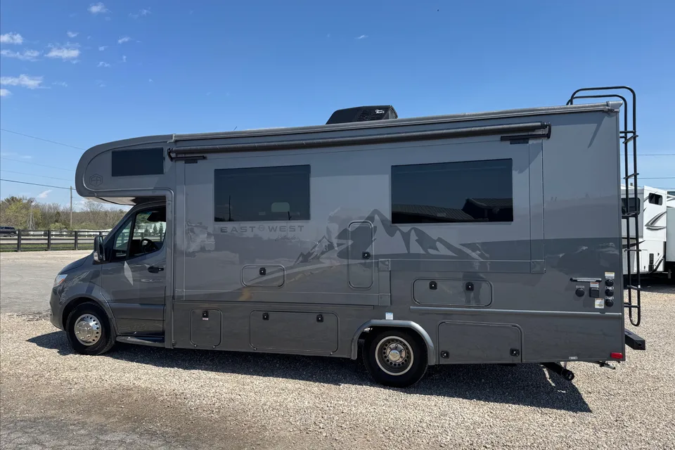 Brand new 2025 East to West Entrada 24FM ClassC