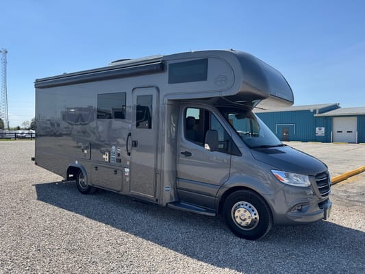 Brand new 2025 East to West Entrada 24FM ClassC