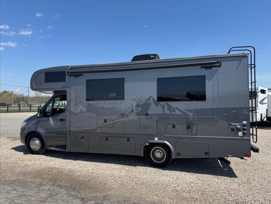 Brand new 2025 East to West Entrada 24FM ClassC
