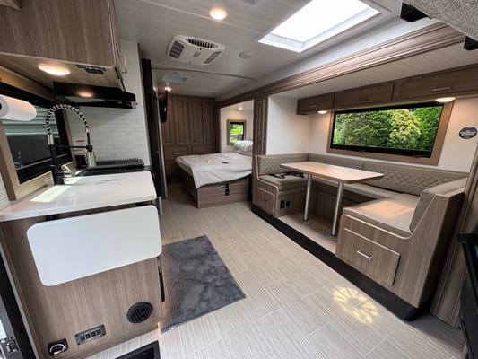 Brand new 2025 East to West Entrada 24FM ClassC