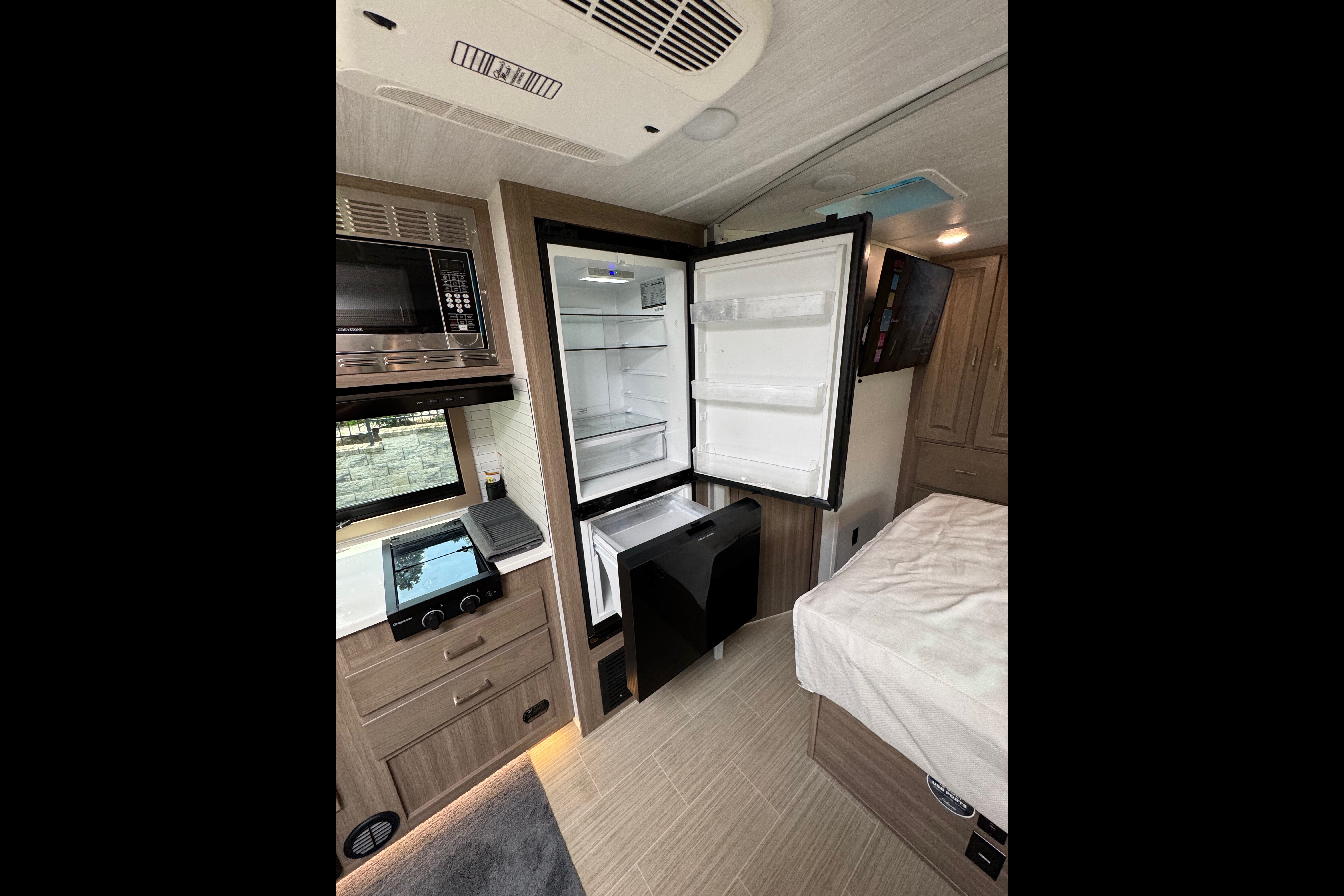 Brand new 2025 East to West Entrada 24FM ClassC