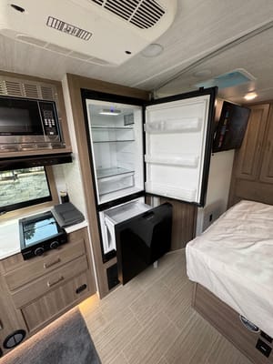 Brand new 2025 East to West Entrada 24FM ClassC
