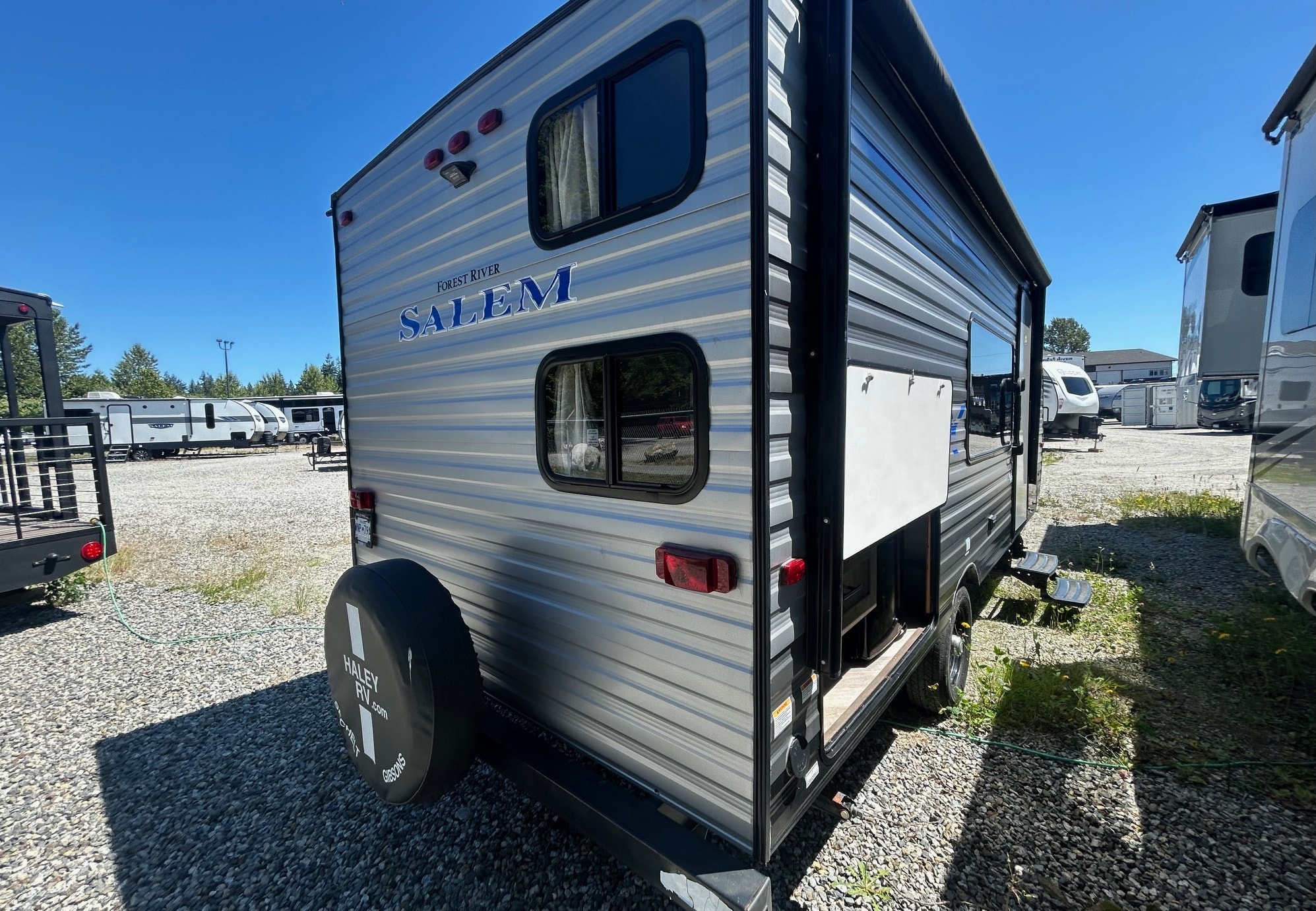 🏕️ Coastal Camping in Comfort