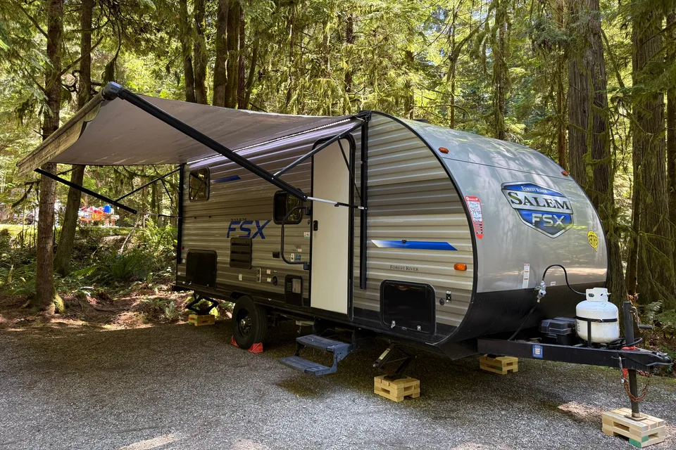 🏕️ Coastal Camping in Comfort