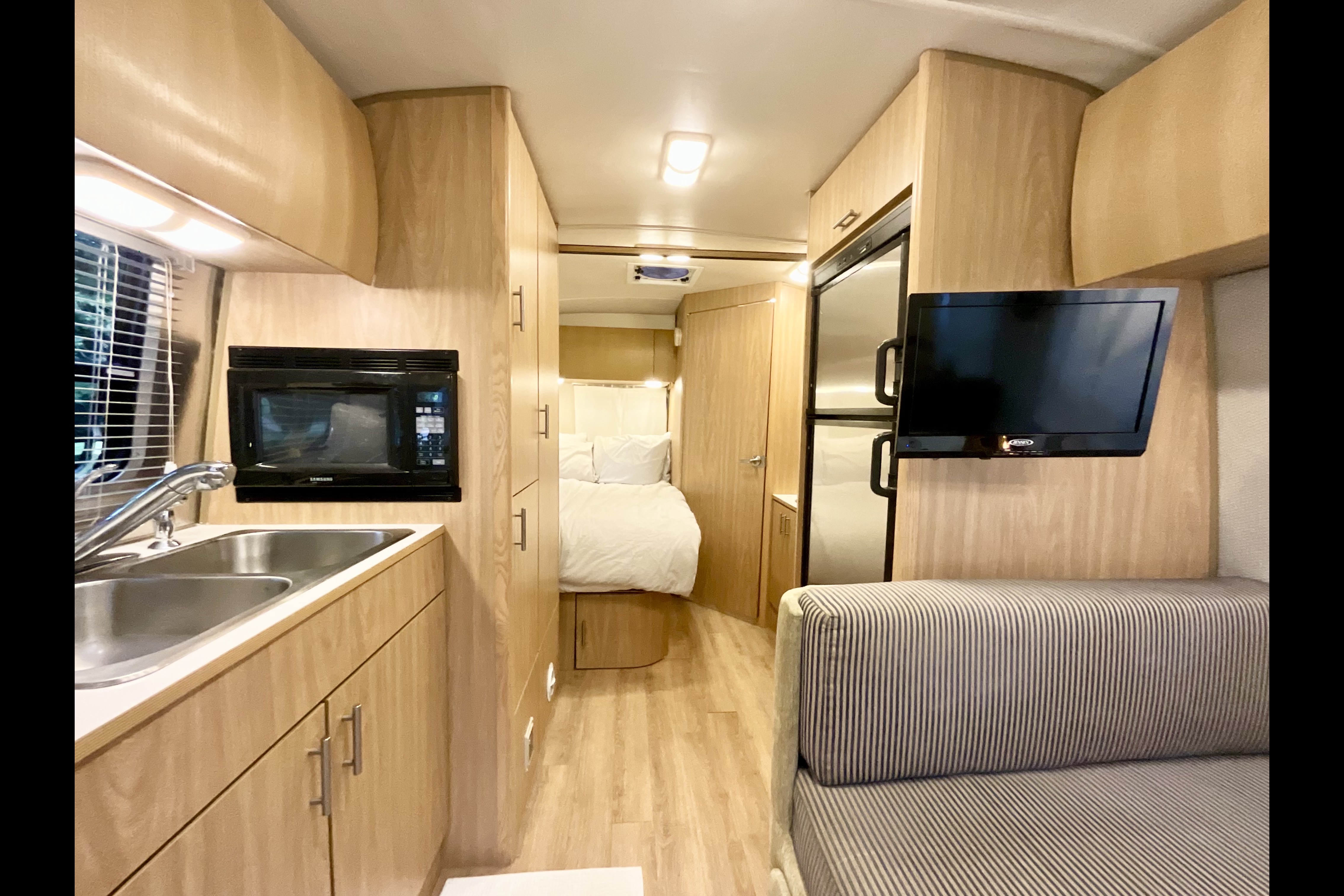 Airstream Safari Travel Trailer
