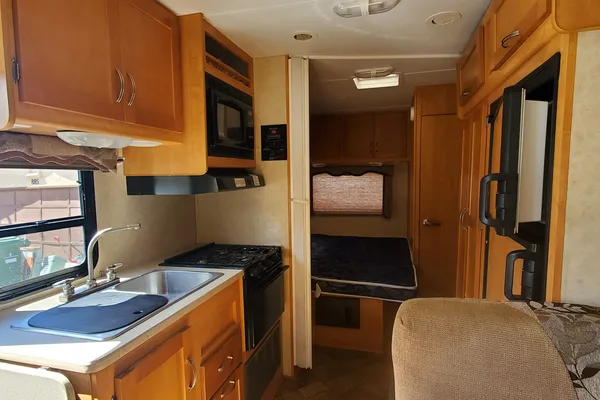 Mobile Beast 6 with Slide Out
