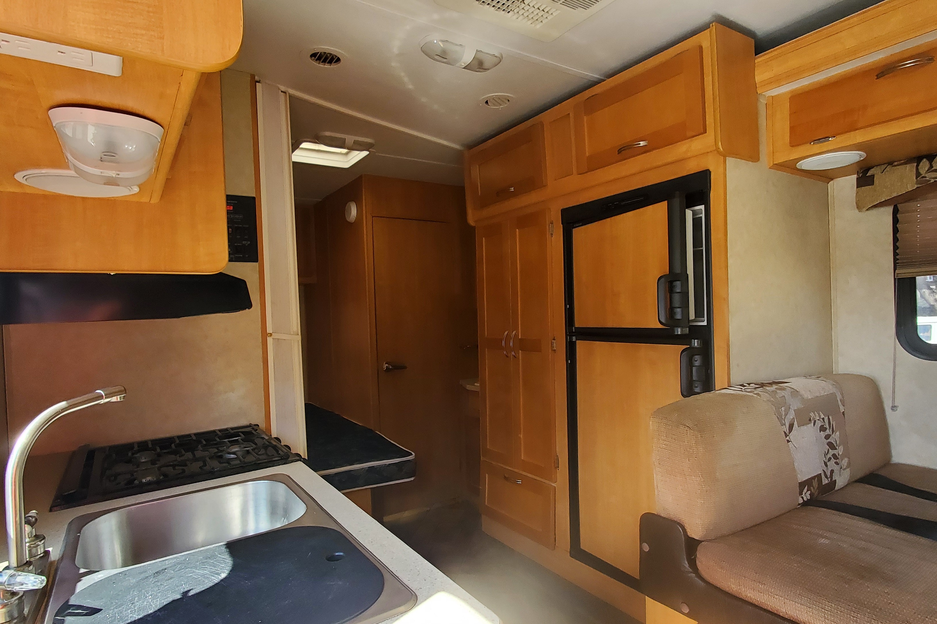 Mobile Beast 6 with Slide Out
